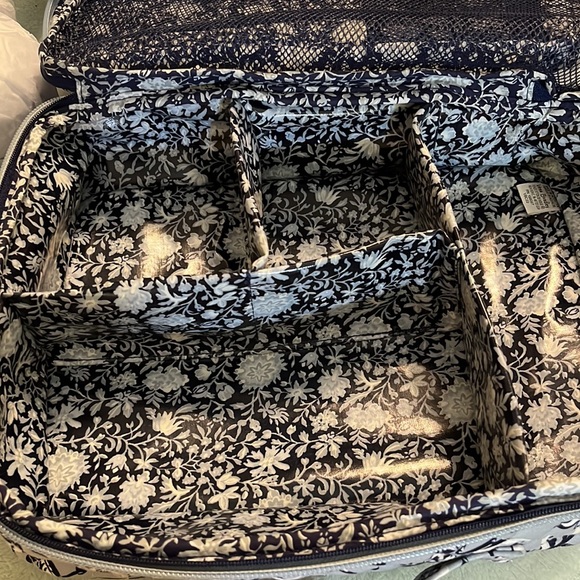 VERA BRADLEY Deluxe Travel organizer. NWT - Picture 8 of 14